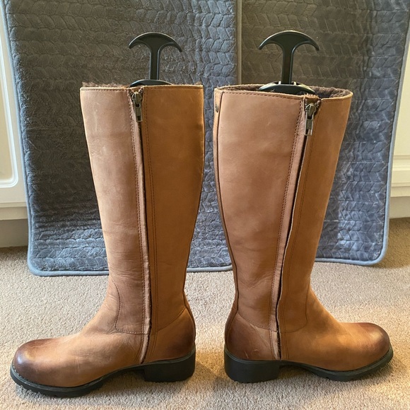Ugg leather boots size 6 - Picture 2 of 12